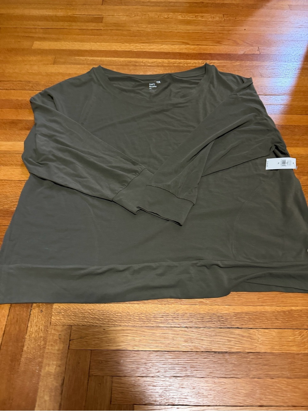 Gap Fit BreatheLong-Sleeve Tee in Olive Green